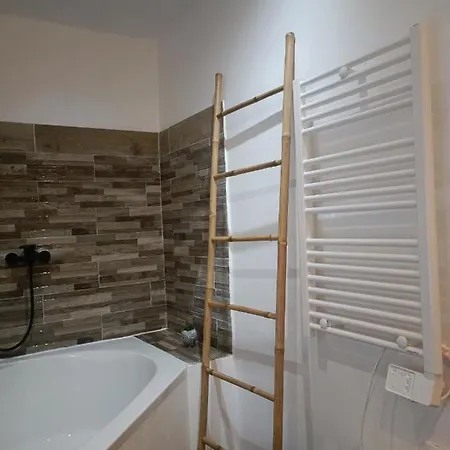 Appartement La Perle Rare Chambly, Proche Parc Asterix , Chateau De Chantilly